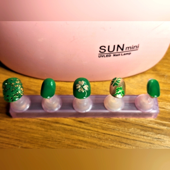 Hand Crafted Press On Nails 24pc St Patricks Day Short Oval Green n Gold - Picture 6 of 8